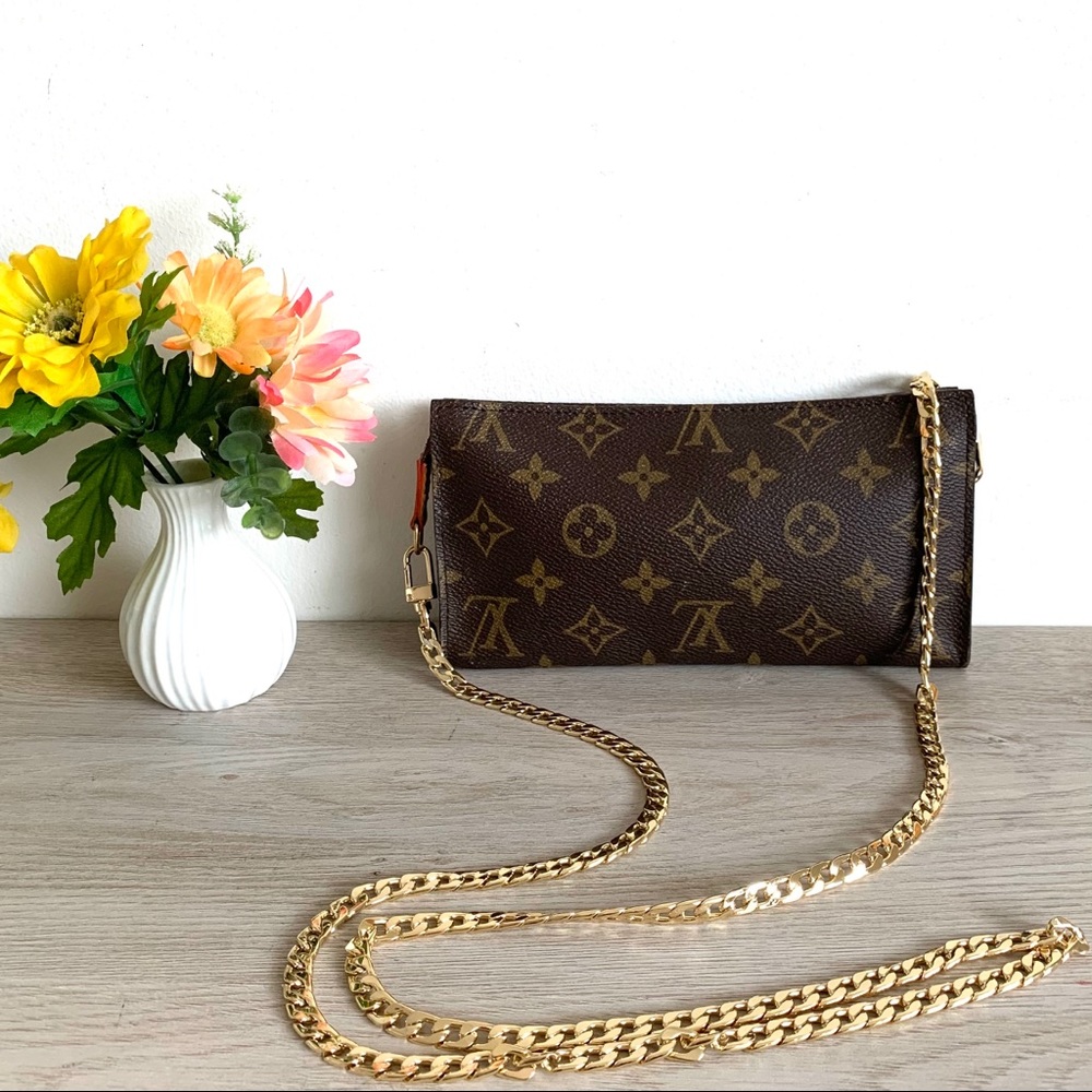 Authentic Louis Vuitton pouch crossbody ❤️